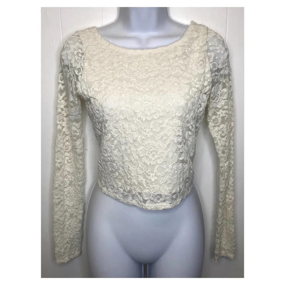 Abercrombie & Fitch | Semi Cropped Cross Back Top •